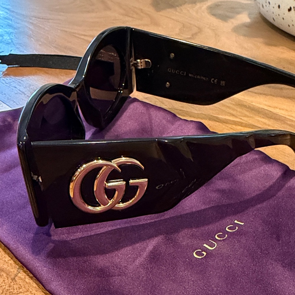 Gucci Glossy Black sunglasses